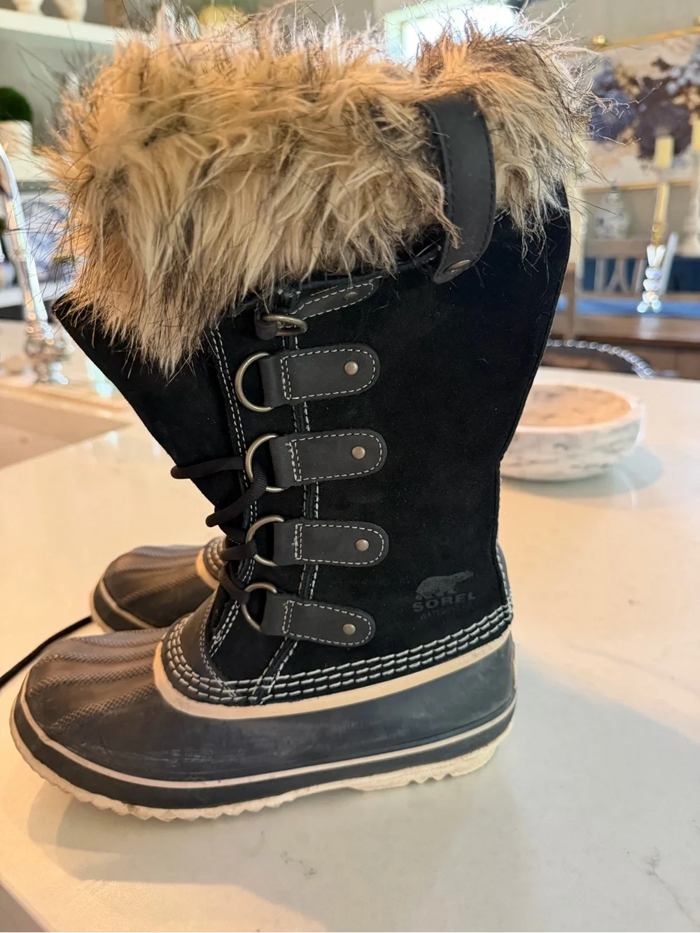 Sorel Black Boots with Tan Faux Fur Trim